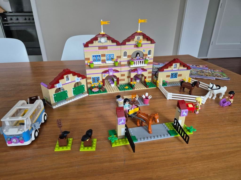 Lego Friends Manege van Heartlake City 3185 compleet, Kinderen en Baby's, Speelgoed | Duplo en Lego, Ophalen of Verzenden, Zo goed als nieuw