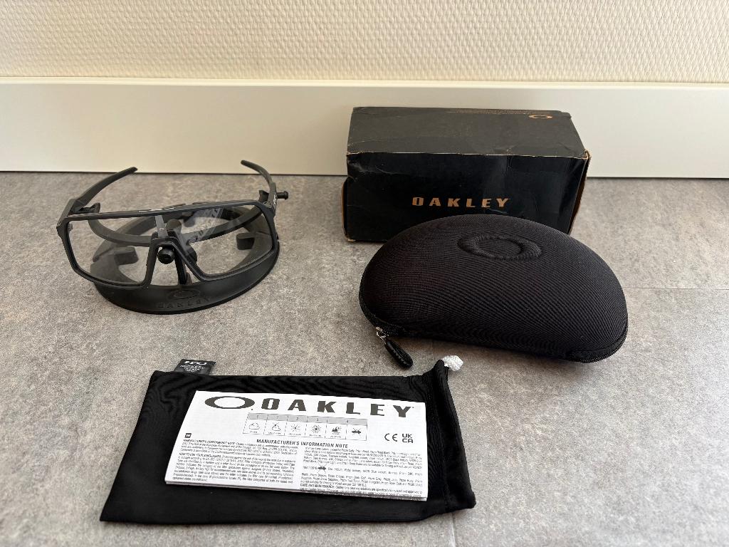 Oakley - Sutro - Photochromic, Sieraden, Tassen en Uiterlijk, Zonnebrillen en Brillen | Heren, Zonnebril, Zwart, Nieuw, Ophalen of Verzenden
