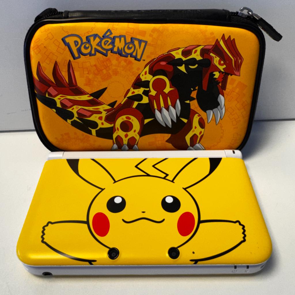 Nintendo 3DS XL Pokemon Edition | Pokemon Hoes | Nette staat, Spelcomputers en Games, Spelcomputers | Nintendo 2DS en 3DS, Nintendo