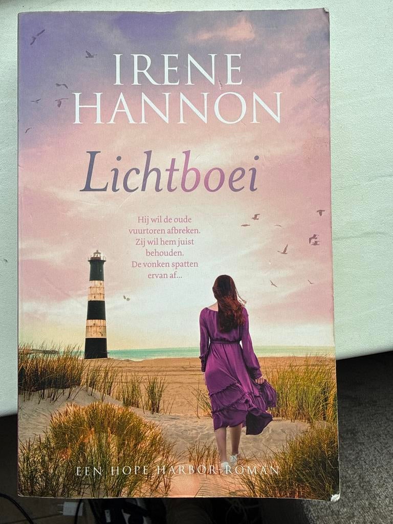 Lichtboei - Irene Hannon (Hope Harbor Roman), Ophalen of Verzenden, Zo goed als nieuw, Nederland