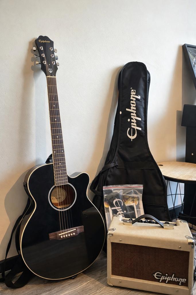 Epiphone elektro-akoestische gitaar + versterker set, Ophalen, Zo goed als nieuw, Western- of Steelstringgitaar