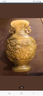 Antieke Chinese Jade Vaas met Bloemmotief, Ophalen