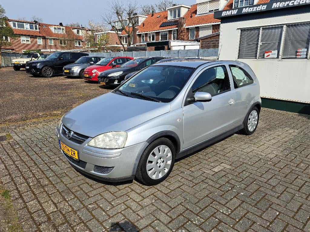 Opel Corsa 1.2 16V Twinport 3D 2006 Grijs airco apk 5-3-2027, Auto's, Opel, Voorwielaandrijving, 31 €/maand, 4 cilinders, 1229 cc