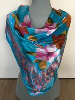 Satijnen sjaal/hoofd/halsdoek in zomerse kleuren, Kleding | Dames, Mutsen, Sjaals en Handschoenen, Ophalen of Verzenden, Gedragen