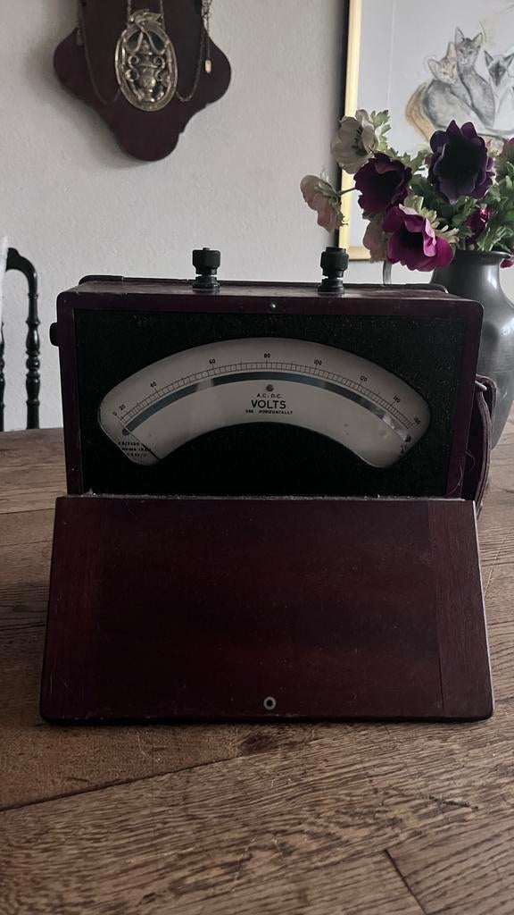 Antieke Voltmeter in Houten Kist, Ophalen