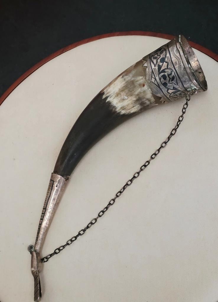 Zilveren souvenir in horn, Sovjet Unie ca 1950, Antiek en Kunst, Ophalen of Verzenden, Zilver