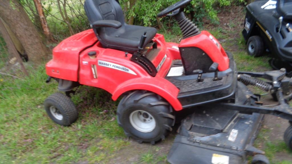 wegens zware massey ferguson zero turn met stuur   22 pk, Tuin en Terras, Zitmaaiers, Ophalen, Gebruikt, Elektrische starter, Nederland