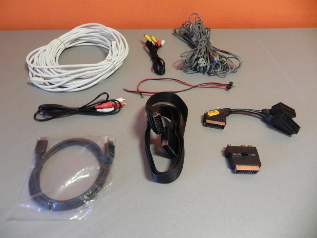 tv  stereo kabels, Audio, Tv en Foto, Audiokabels en Televisiekabels, Ophalen of Verzenden, Refurbished, 2 tot 5 meter, Scartkabel