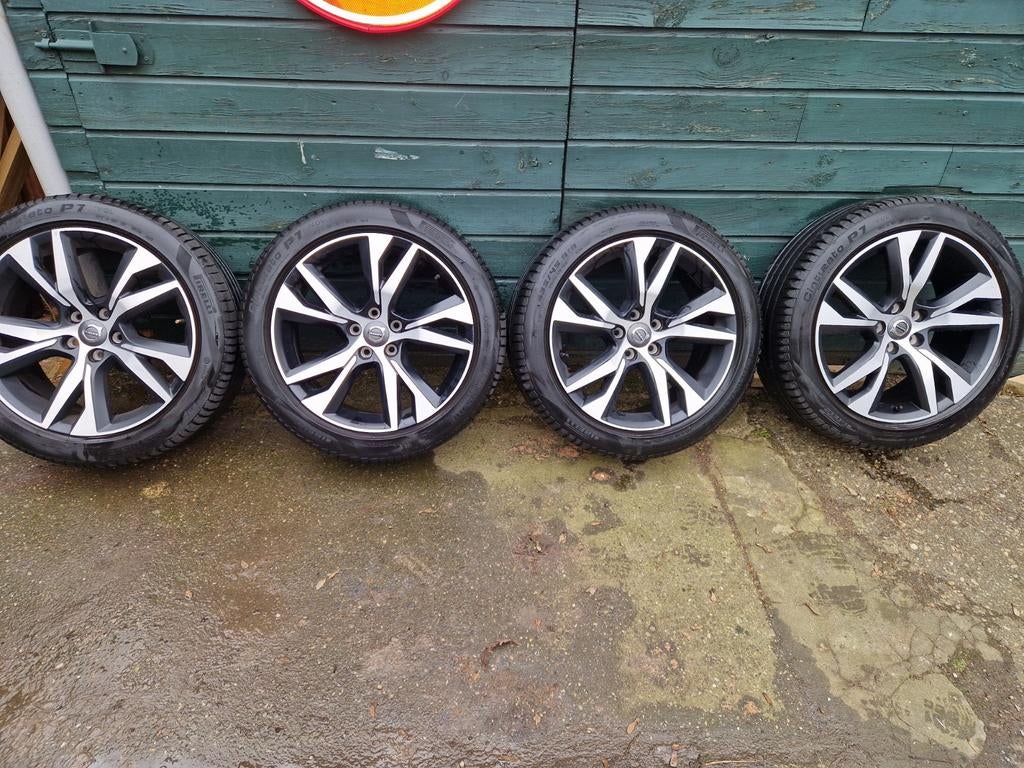 Volvo V60 velgen met zomerbanden, Auto-onderdelen, 18 inch, Banden en Velgen, Ophalen of Verzenden, 235 mm