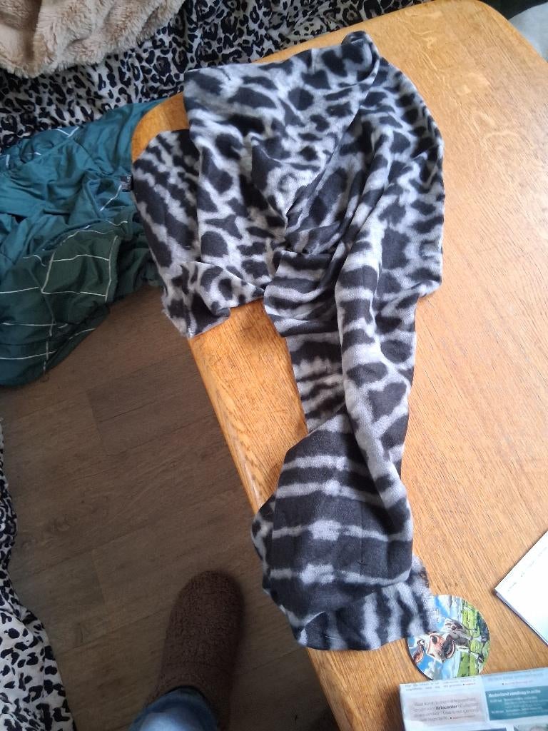 sjaal met donkere zebra print, Maat 46/48 (XL) of groter, Ophalen of Verzenden, Sjaal, Onbekend