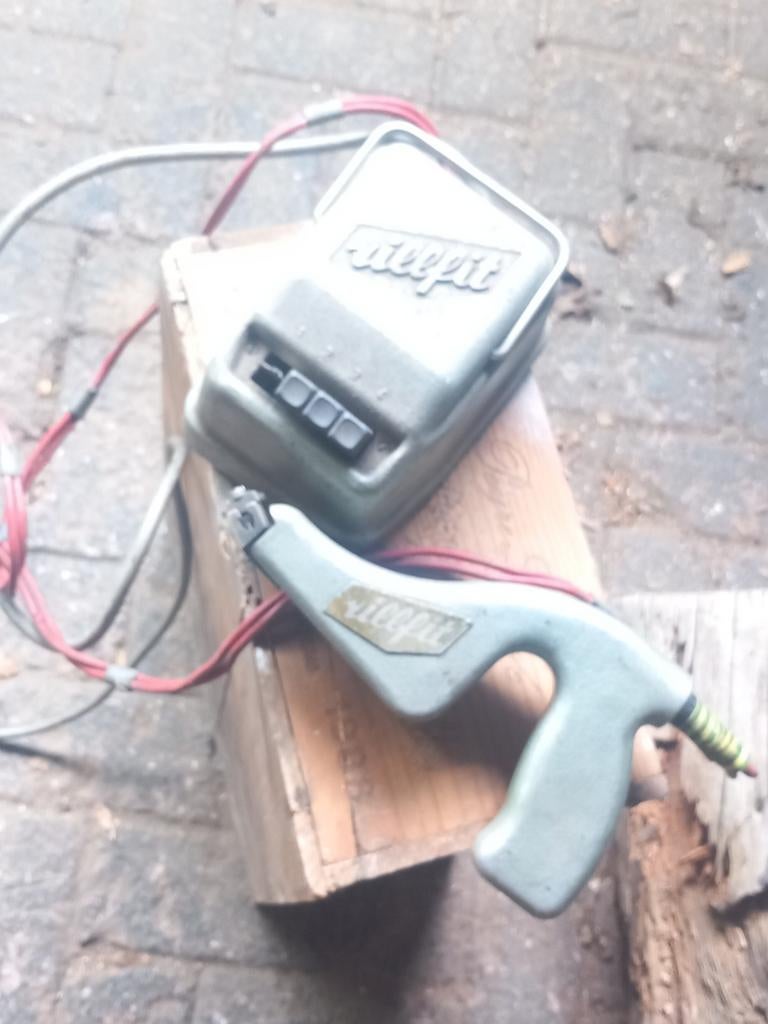 Duitse banden snijder, Ophalen