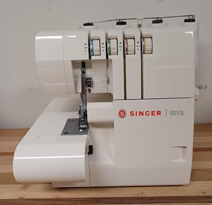 Singer Lockmachine S010L, Hobby en Vrije tijd, Naaimachines en Toebehoren, Gebruikt, Lockmachine, Singer, Ophalen of Verzenden