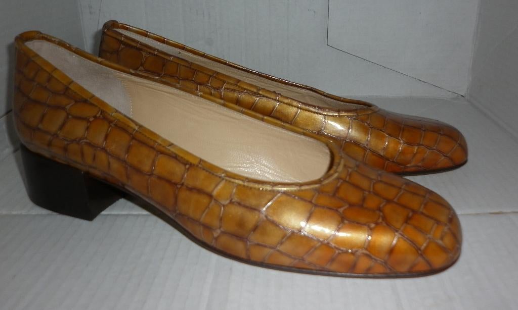 pumps met laag hakje maat 39,5 merk : Voltan 1898, Kleding | Dames, Schoenen, Pumps, Bruin, Ophalen of Verzenden, Zo goed als nieuw