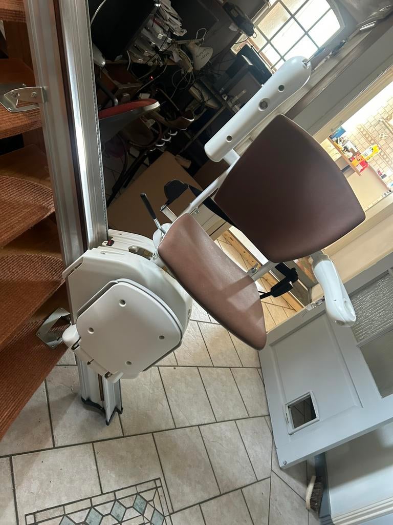 Nette Otolift Line Traplift voor rechte trap (max 160kg, Diversen, Trapliften, Ophalen of Verzenden, Zo goed als nieuw