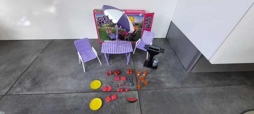 Vintage fashion corner voor de barbie/pop bbq set en zwembad, Ophalen of Verzenden, Zo goed als nieuw, Meisje