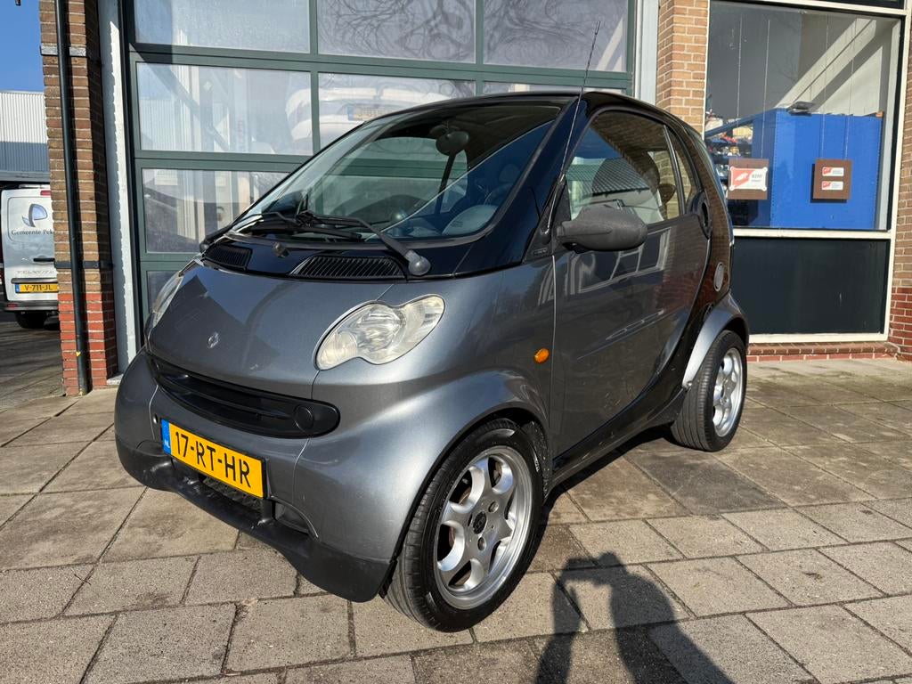 Smart ForTwo 0.7 45KW Coupe 2005 /Nieuwe apk inclusief beurt, Auto's, Smart, Elektrische ramen, Zwart, 18 €/maand, 61 pk