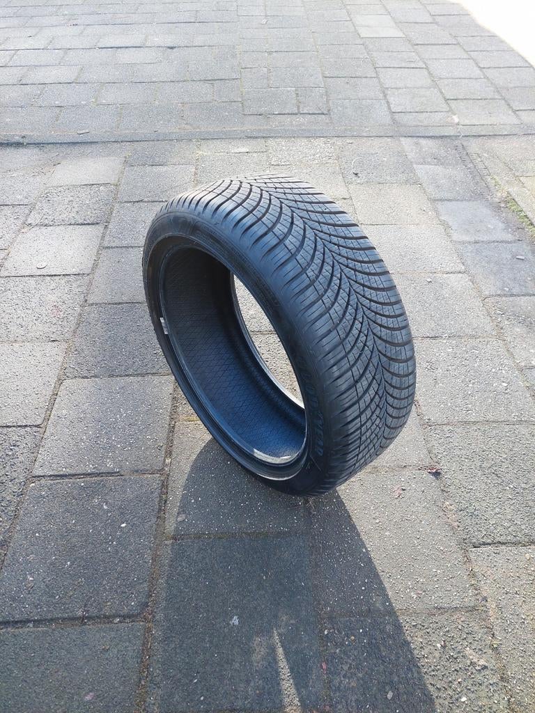 1x Jong-Gebruikte Goodyear Allseason band ( 205/45/R17 88W ), Ophalen, Zo goed als nieuw