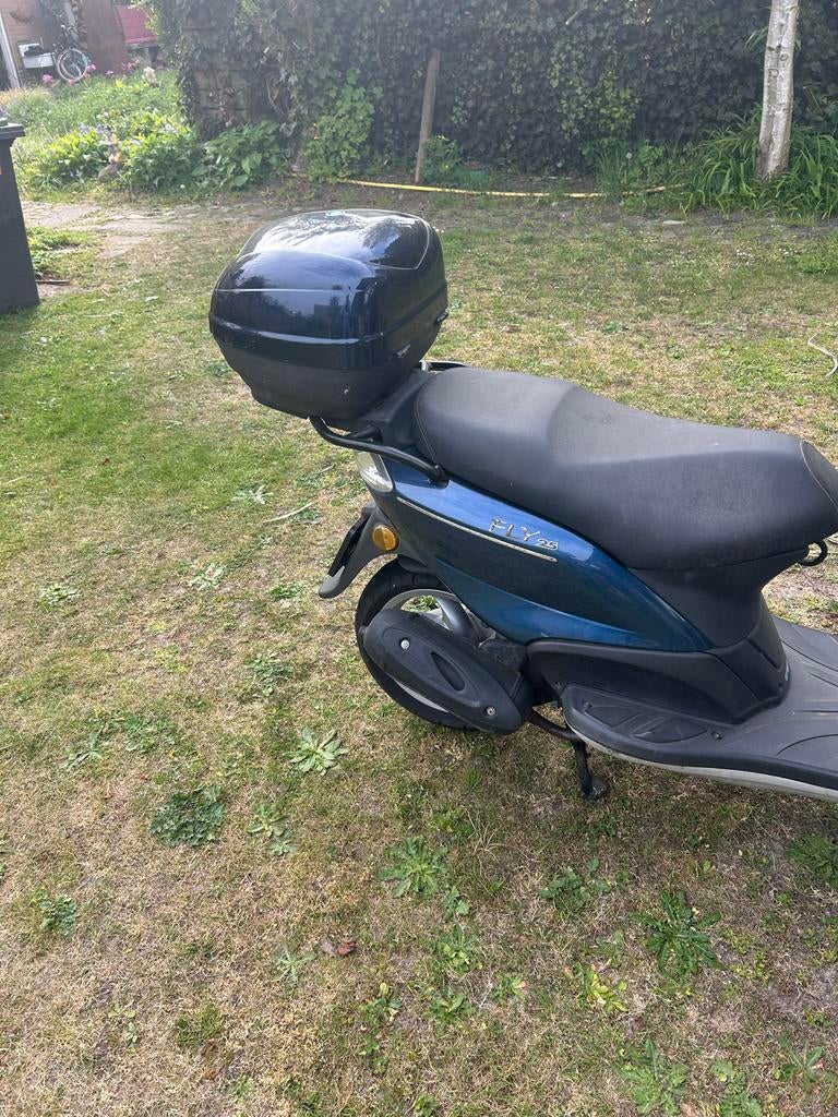 Piaggio Fly 25 Scooter - Blauw met Topkoffer, Fietsen en Brommers, Scooters | Overige merken, Gebruikt, Maximaal 25 km/u, Benzine