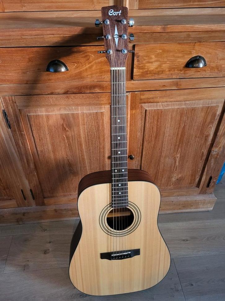 Cort Westerngitaar met hoes. Als nieuw!, Muziek en Instrumenten, Snaarinstrumenten | Gitaren | Akoestisch, Zo goed als nieuw, Western- of Steelstringgitaar