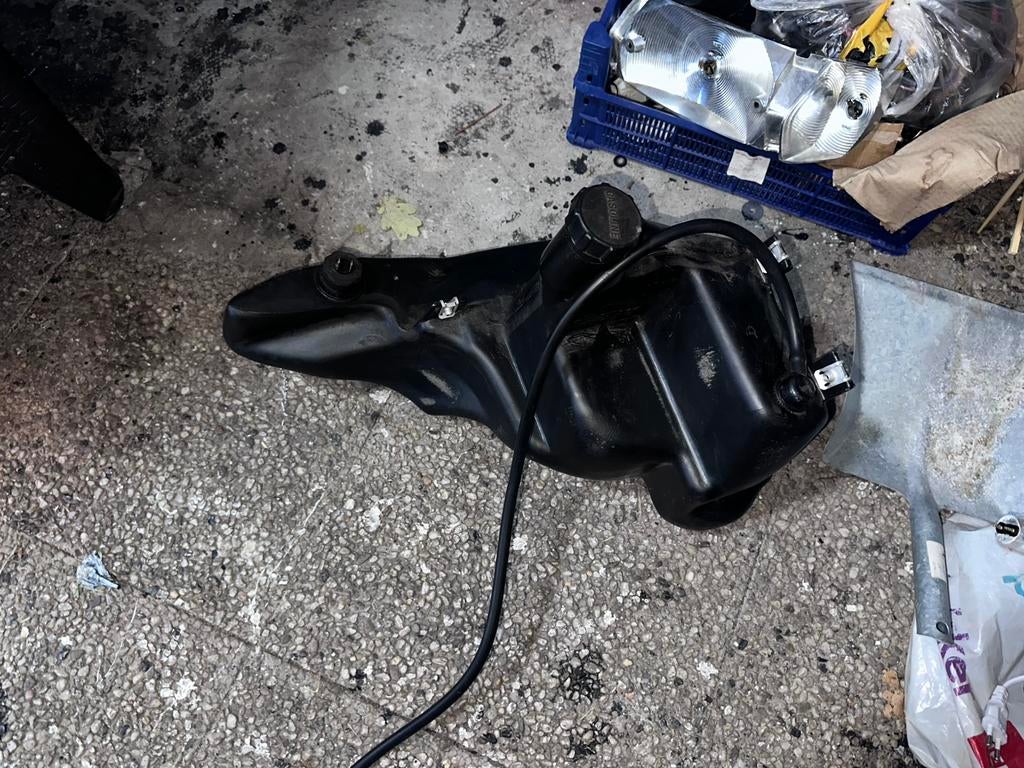 Piaggio zip benzine tanken met kraan, Fietsen en Brommers, Ophalen, Zo goed als nieuw, Tank, Piaggio