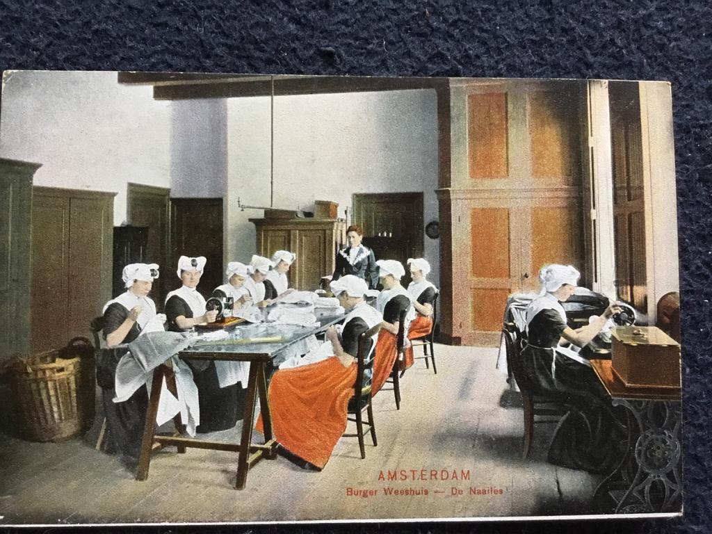 Oude Ansichtkaart Amsterdam Burger Weeshuis - De Naailes, Ophalen of Verzenden, Voor 1920, Ongelopen, Noord-Holland