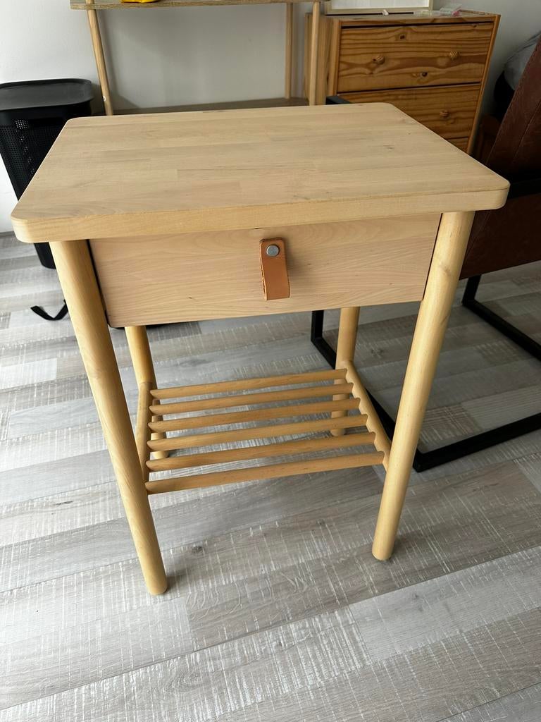 Ikea side table (BJÖRKSNÄS Bedside table), Ophalen