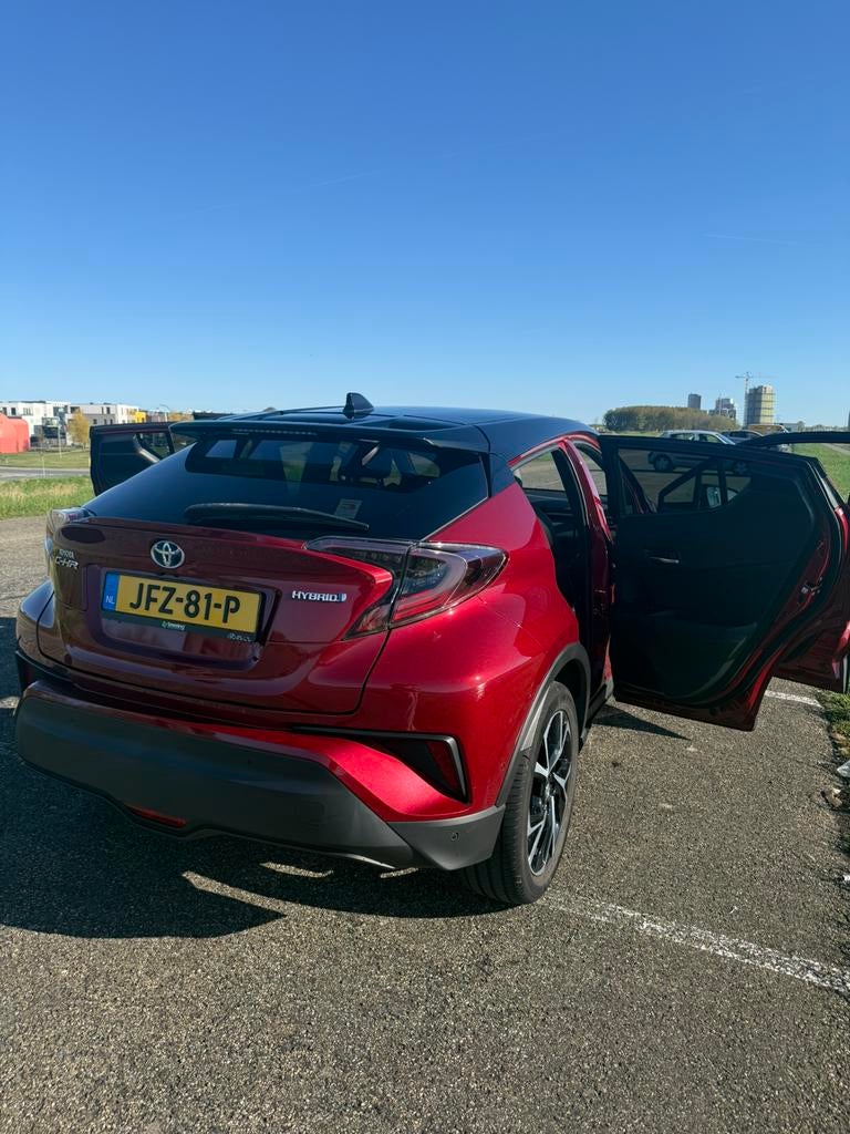 Toyota C-HR 1.8 Hybrid 122pk CVT 2019 Rood, 725 kg, 4 cilinders, 98 pk, SUV of Terreinwagen