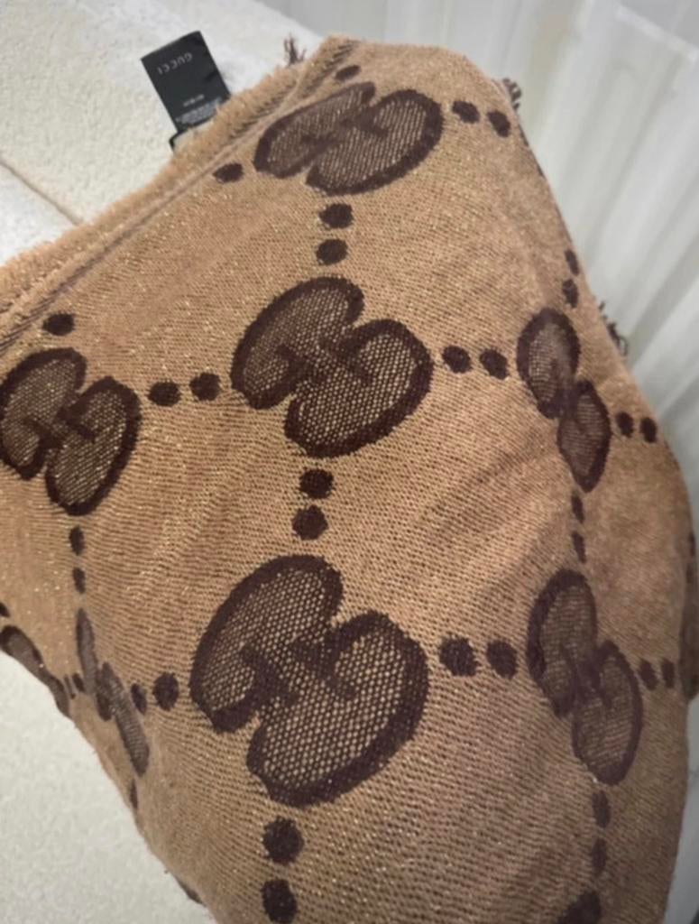 Gucci sjaal, Verzenden, Zo goed als nieuw