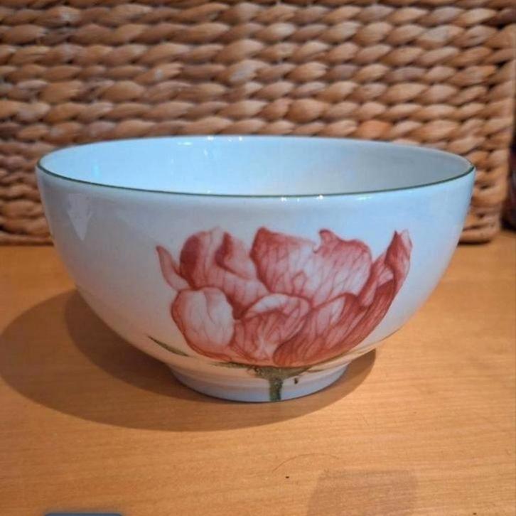 Villeroy & Boch Kom met bloemmotief, Huis en Inrichting, Keuken | Servies, Zo goed als nieuw, Ophalen of Verzenden