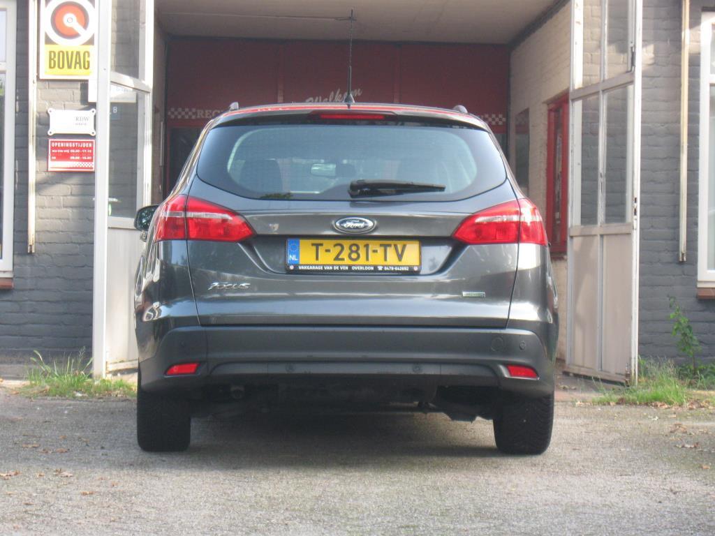 Ford Focus Wagon 1.0 Trend Automaat NAV, Stoel verw, Parkeer, Auto's, Gebruikt, Euro 6, 1245 kg, Grijs