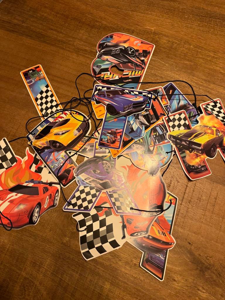 Hot Wheels auto 'happy birthday' slinger, Hobby en Vrije tijd, Feestartikelen, Ophalen of Verzenden, Zo goed als nieuw, Versiering