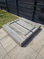 Leuke, grijze zandbak met zitbankjes (120x120), Ophalen, Zo goed als nieuw