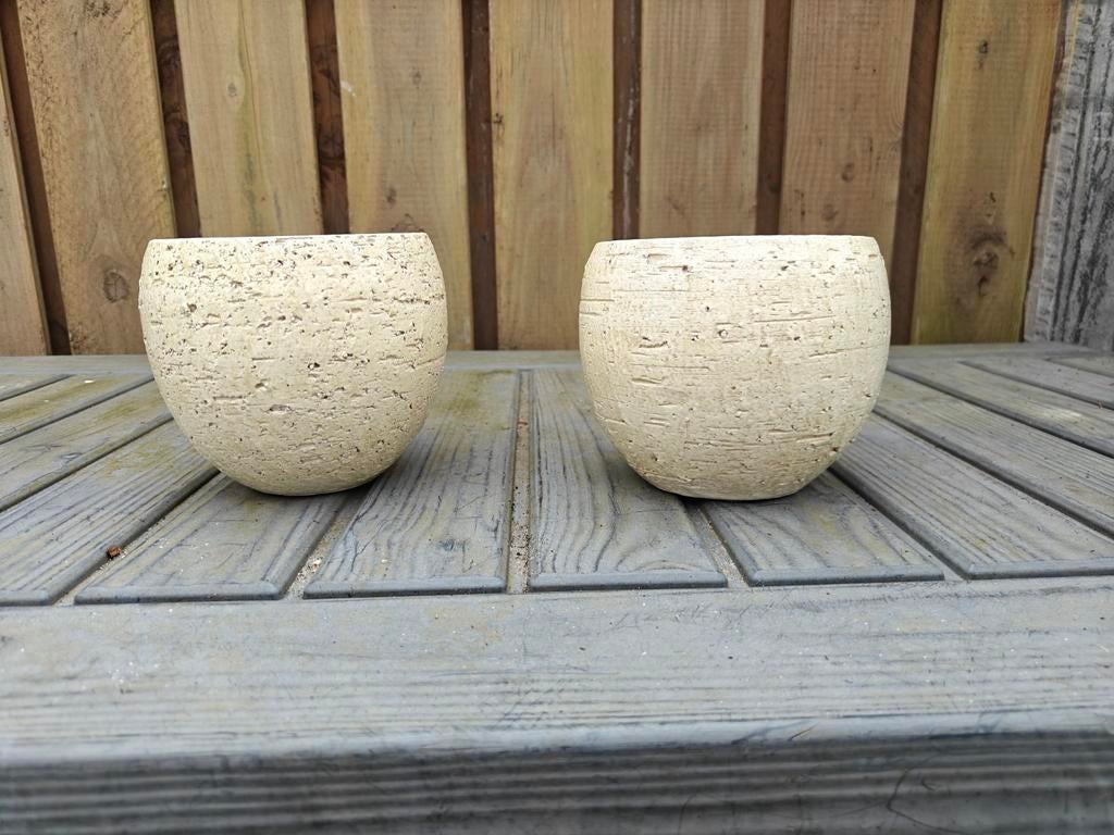 Set van 2 beige bloempotjes - 13 cm hoog, 14 cm diameter, Tuin en Terras, Bloempotten, Ophalen, Rond, Binnen, Zo goed als nieuw