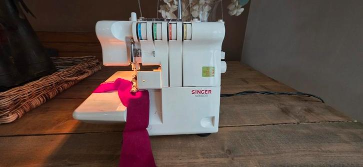 Singer Ultralock lockmachine, Hobby en Vrije tijd, Naaimachines en Toebehoren, Gebruikt, Lockmachine, Singer, Ophalen of Verzenden