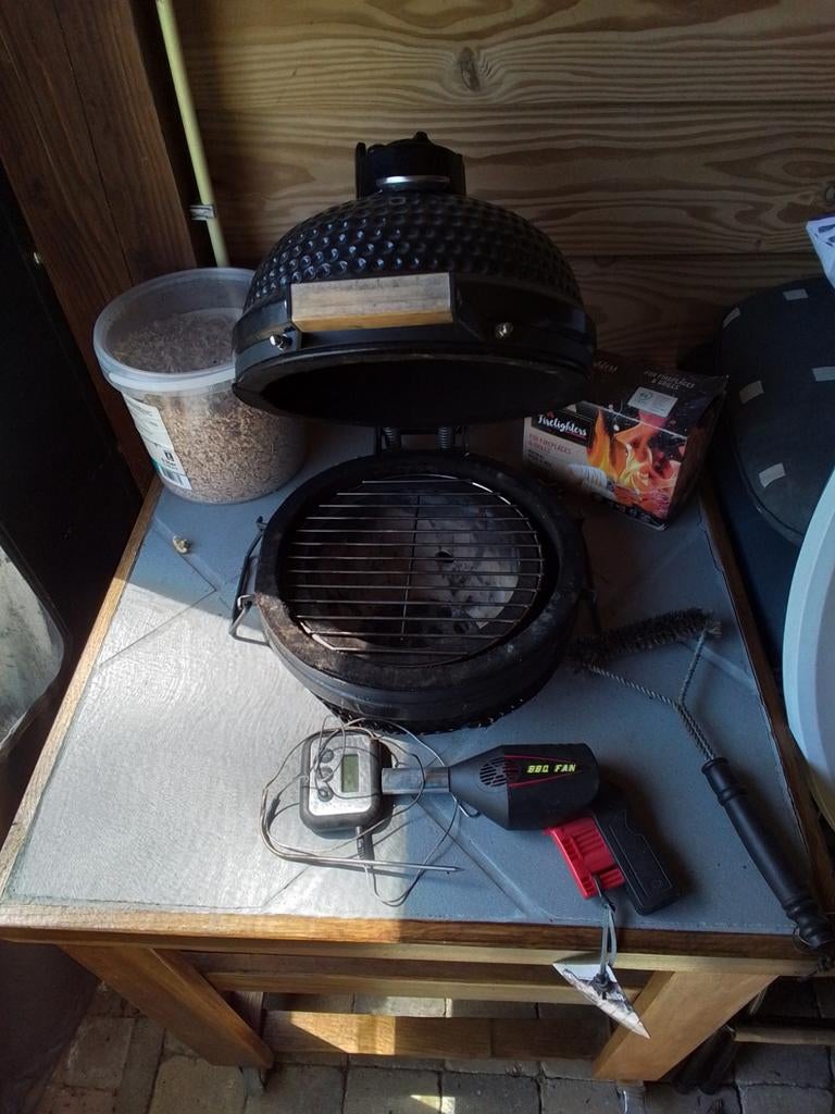 Tafel BBQ Kamado met accessoires, Ophalen of Verzenden, Gebruikt, Onbekend, Met accessoires