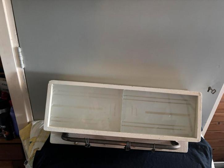 Antiek kastje echt heel mooie apart met geslepen glas 35 eur, Antiek en Kunst, Antiek | Meubels | Kasten, Ophalen of Verzenden