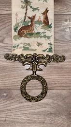 Geborduurd schellekoord met koperen beslag en bel, Antiek en Kunst, Antiek | Koper en Brons, Ophalen of Verzenden, Koper