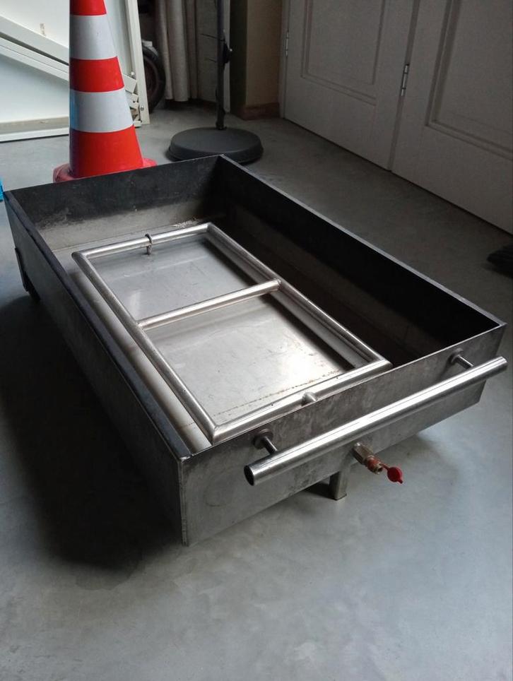 Blusbak / Brandblusbak, Hobby en Vrije tijd, Cursusmateriaal, Gebruikt, Meerdere media, Ophalen