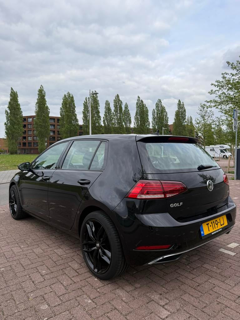 Volkswagen Golf 7.5 1.0 TSI 110pk Nieuwe Apk 4/27, Zwart, Multifunctioneel stuurwiel, Zwart, Handgeschakeld