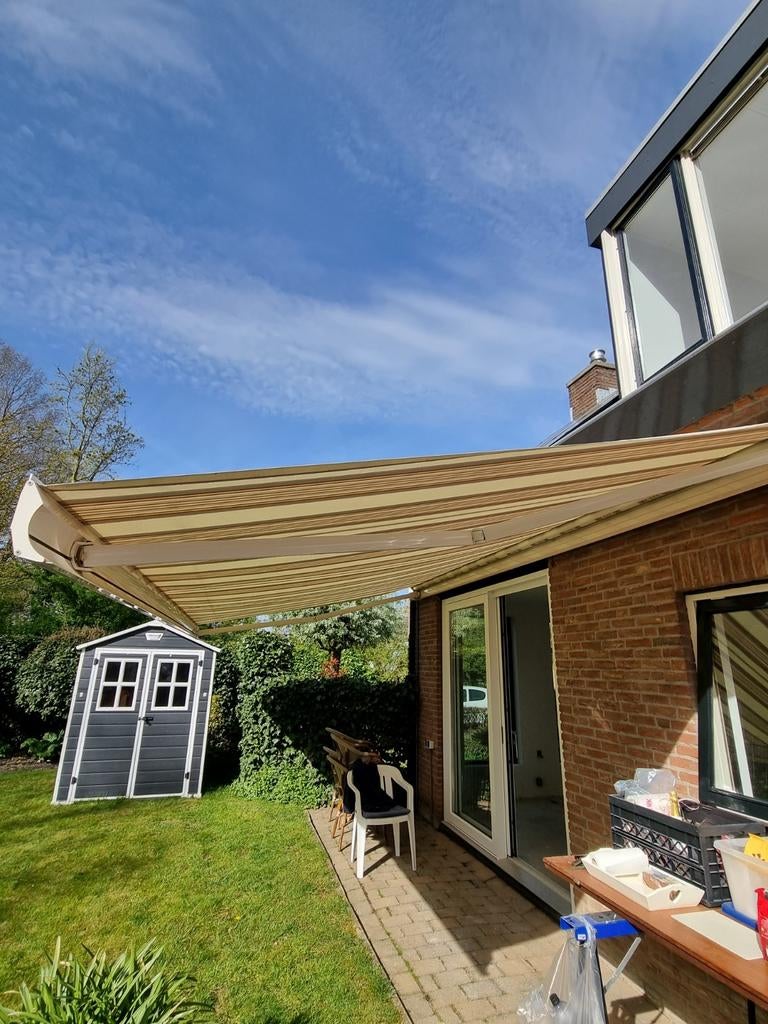 Knikarmscherm, zonnescherm, electrisch, Ophalen, Gebruikt, 450 cm of meer, Elektrisch