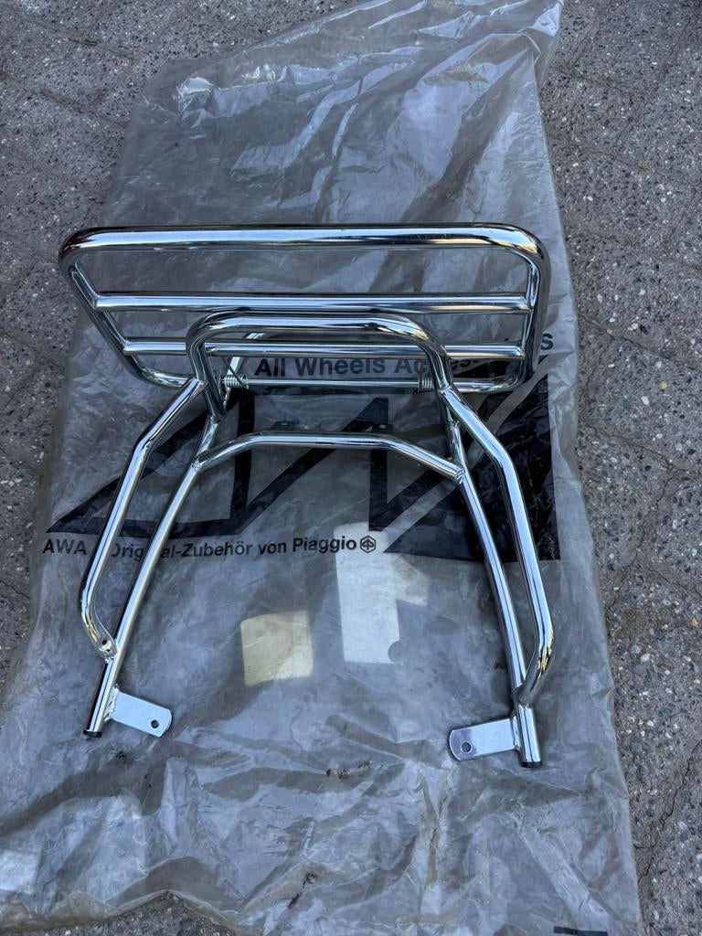 NOS Piaggio typhoon achterrekje chrome, Motoren, Tuning en Styling, Ophalen of Verzenden