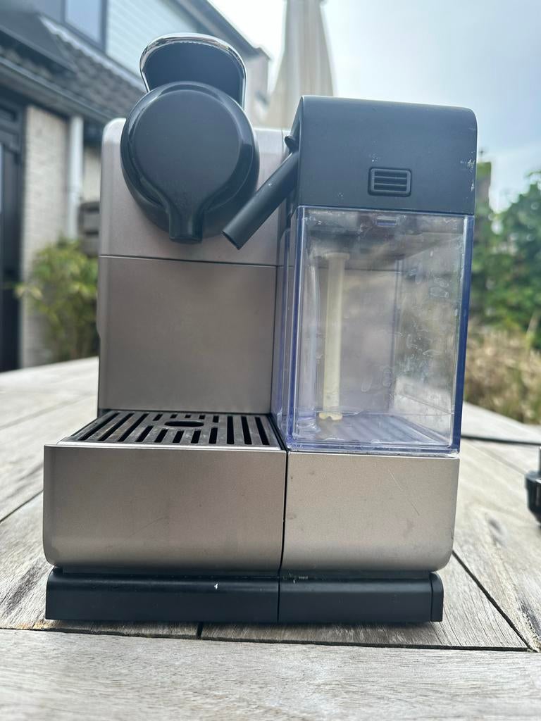 Nespresso DeLonghi Lattissima One Koffiemachine, Witgoed en Apparatuur, Koffiezetapparaten, Ophalen, Gebruikt, Koffiemachine, 1 kopje