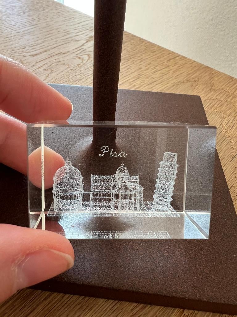 Souvenir van Pisa in 3D gegraveerd glas, Italië, Verzamelen, Beelden en Beeldjes, Zo goed als nieuw, Overige typen, Ophalen of Verzenden
