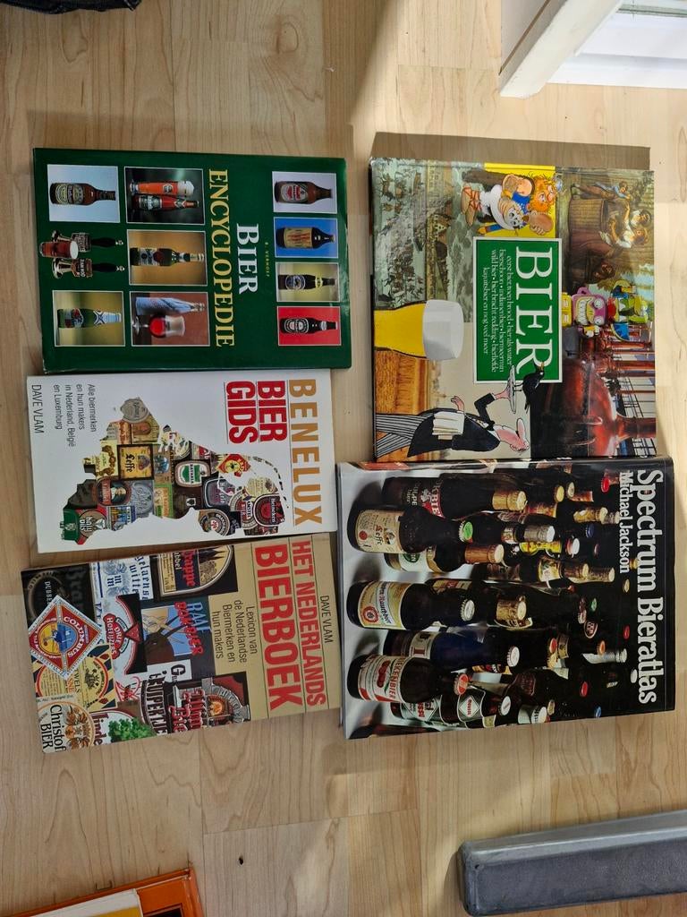 Bierboeken, o.a. Bier Encyclopedie, Benelux Bier Gids, Ophalen of Verzenden, Gelezen
