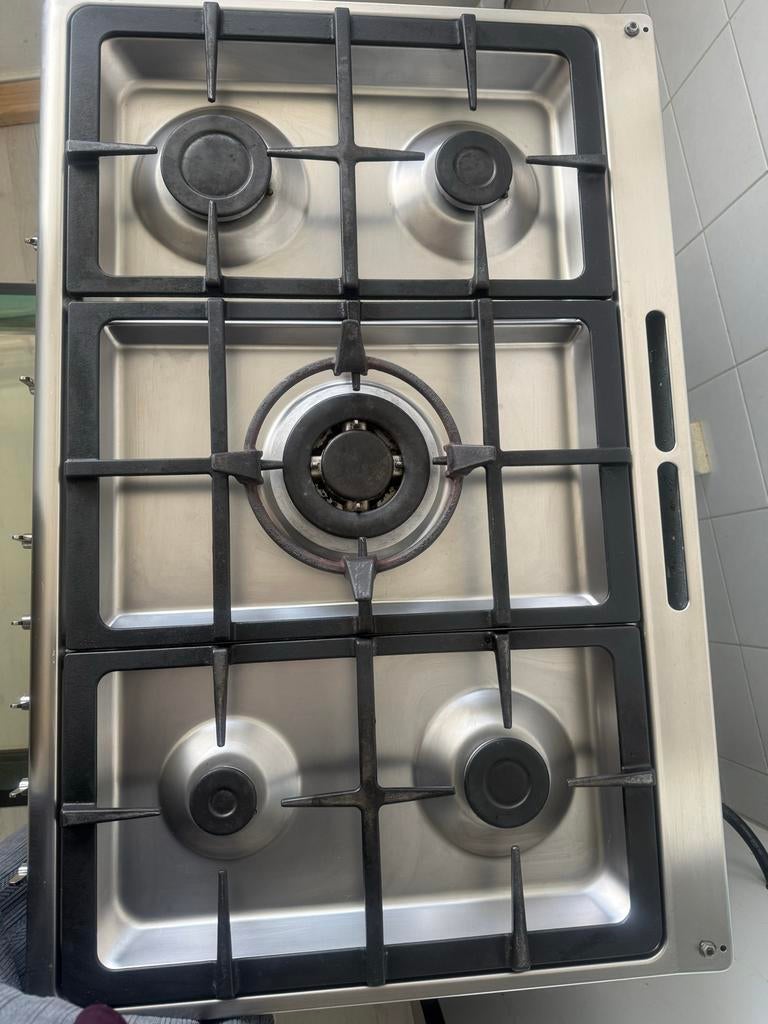 Smeg 5 pits gasfornuis met wokbrander, Witgoed en Apparatuur, Fornuizen, Ophalen, 60 cm of meer, Zo goed als nieuw, Gas