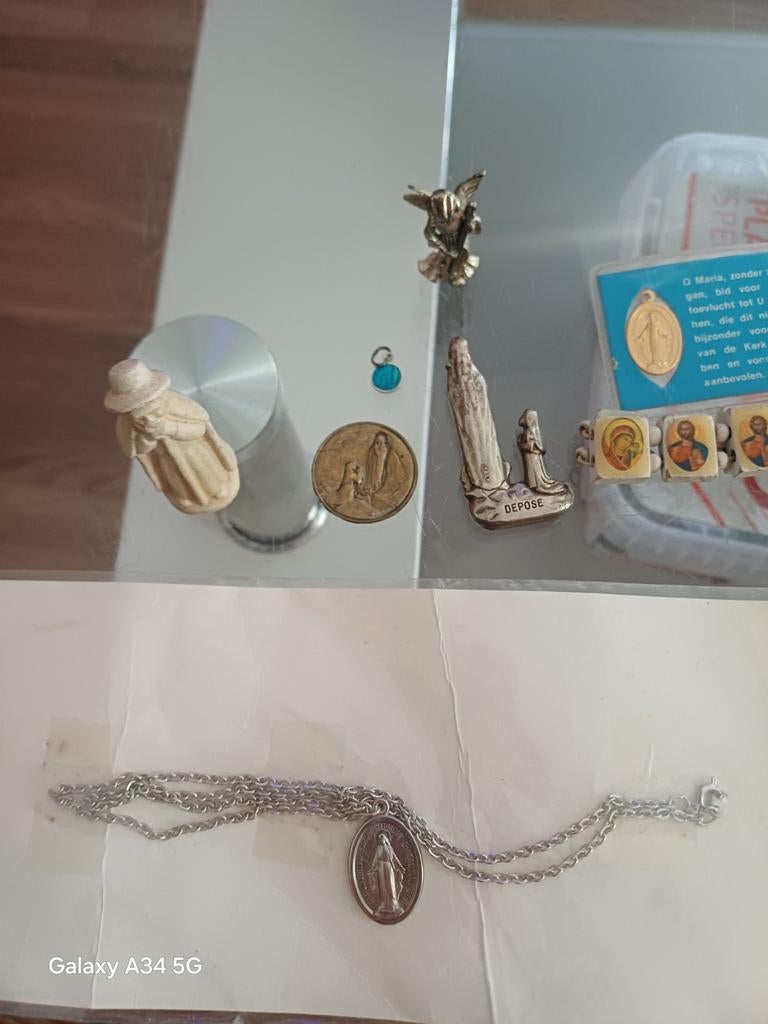 Diverse kerk medailles en armband krans, Ophalen, Overige materialen