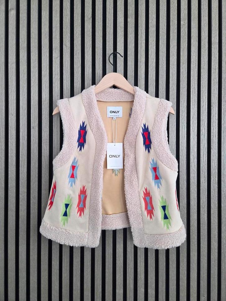 ONLY Gilet / Coat maat XS, Kleding | Dames, Bodywarmers, Nieuw, Maat 34 (XS) of kleiner, Beige, Verzenden