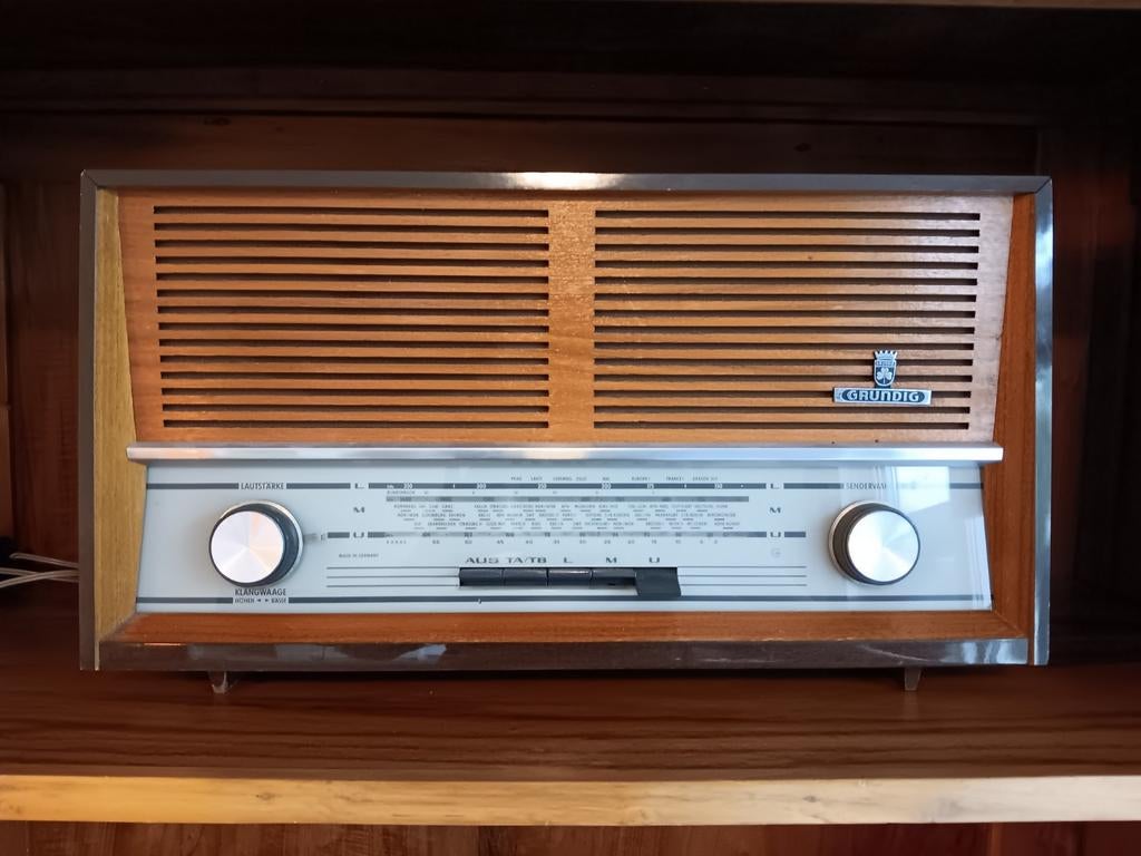 Originele Grundig lampenradio - Goed werkend, Ophalen, Gebruikt, Radio