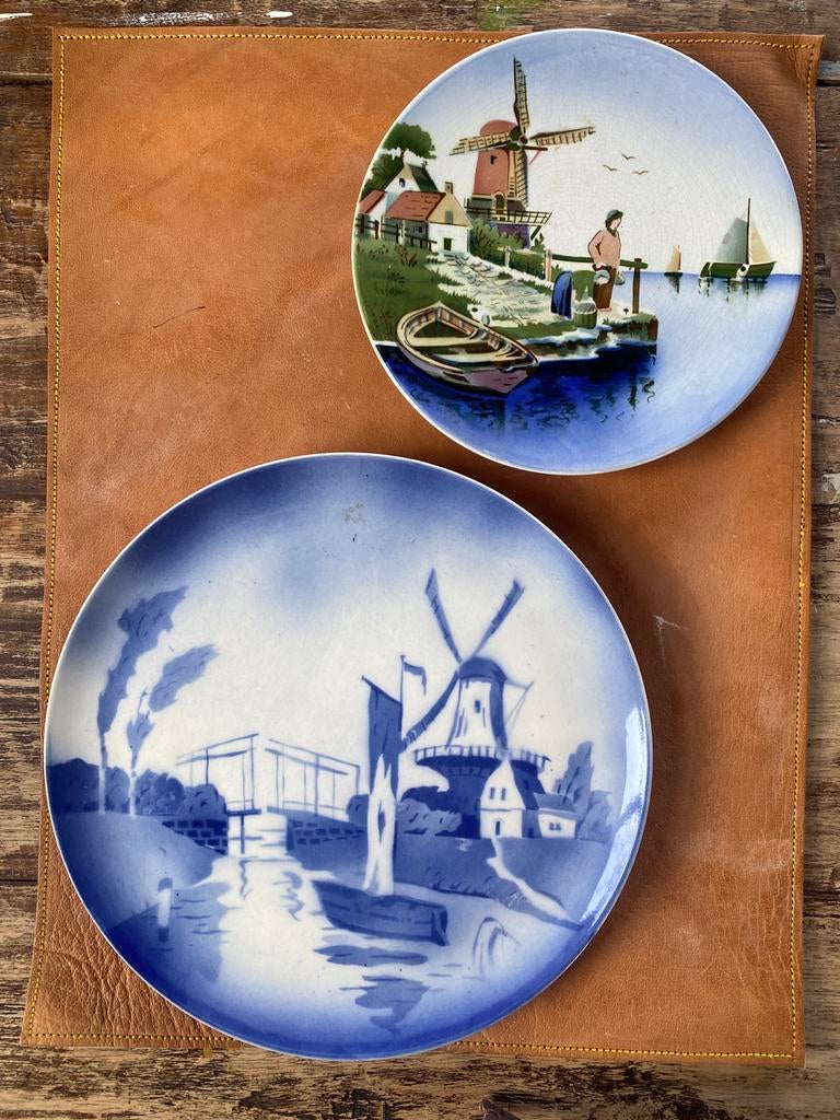 Twee wandborden met molens en Hollandse taferelen, Antiek en Kunst, Antiek | Wandborden en Tegels, Ophalen of Verzenden