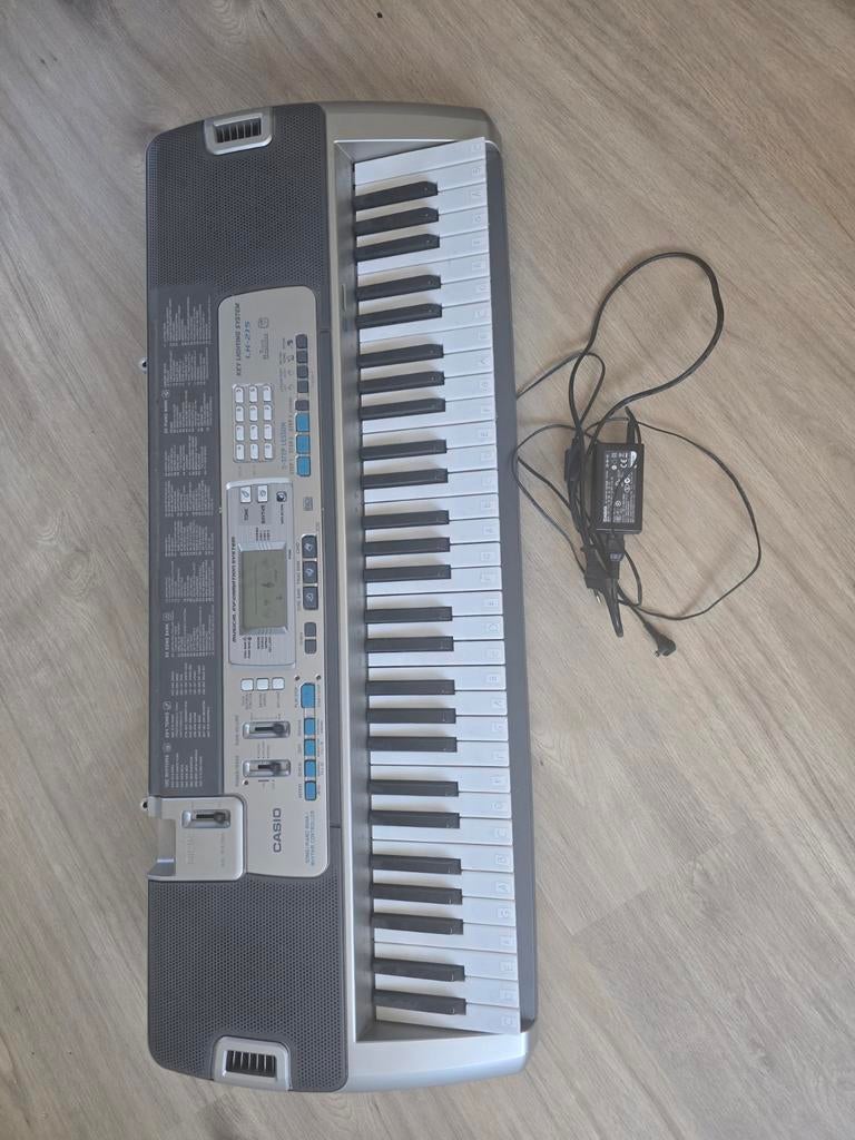 Casio LK-215 Keyboard met Key Lighting System en lessen, Ophalen of Verzenden